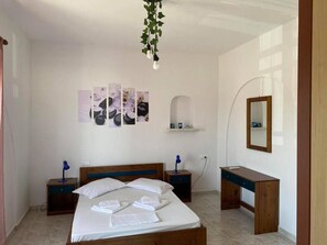 2 chambres, fer et planche à repasser, Wi-Fi, draps fournis