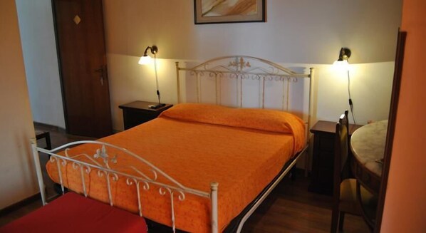 Minibar, rollaway beds, free WiFi, bed sheets