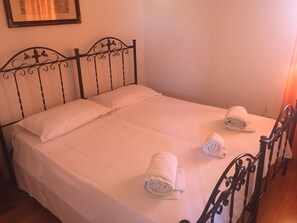 Minibar, rollaway beds, free WiFi, bed sheets