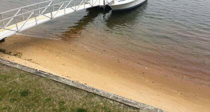 Private Waterfront, Beach, Dock, Kayaks, Paddle Boards and Hot Tub!