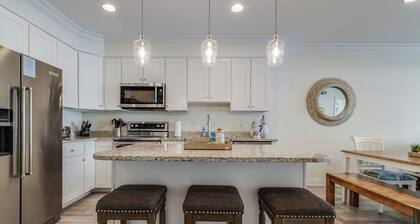 Luxury Bayfront Condo 1 Block from the Beach, at Lighthouse Cove