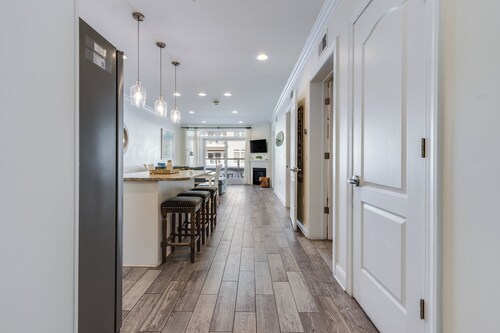 Luxury Bayfront Condo 1 Block from the Beach, at Lighthouse Cove