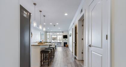 Luxury Bayfront Condo 1 Block from the Beach, at Lighthouse Cove