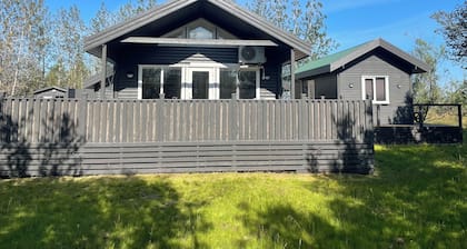 COTTAGE confortable avec une maison d'hĂŽtes et jacuzzi Ă Golden Circle, dort 6-10 personnes