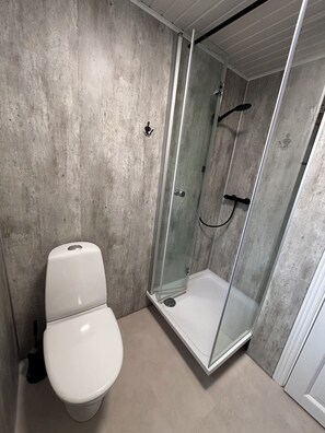 Shower, hair dryer, towels, soap - Cosy cottage with hot tub on Golden Circle, sleeps up to 6 people (Selfoss)