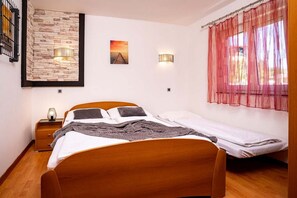 1 bedroom, free WiFi, bed sheets