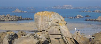 GITE paljaissa kivissä 1 km5 merellä