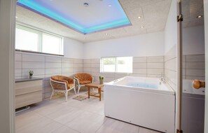 Interior - Nice home in Ejstrupholm with sauna (Ejstrupholm)