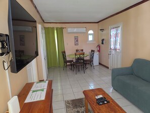 Smart TV - NEGRIL OCEAN VIEW APARTMENT (Negril)