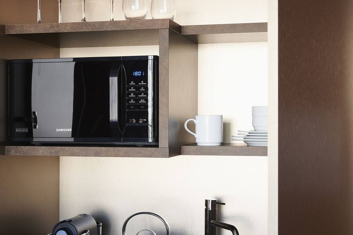 microwave, espresso maker, coffee/tea maker, electric kettle