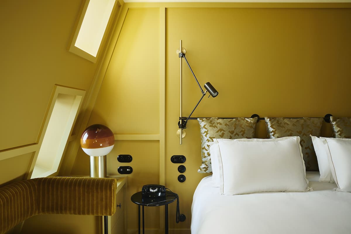 Standard Room, 1 King Bed, City View | Premium bedding, pillowtop beds, minibar, in-room safe