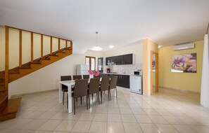 Dining - Stunning home in Kmacici (Kmacici)