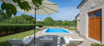 Lovely home in Kmacici with kitchen