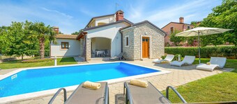 Lovely home in Kmacici with kitchen