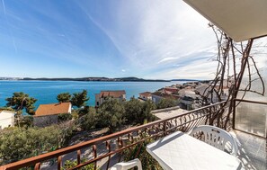 Property grounds - Gorgeous apartment in Seget Donji with WiFi (Seget Donji)