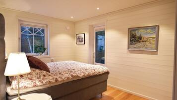 2 bedrooms, travel cot, free WiFi, bed sheets