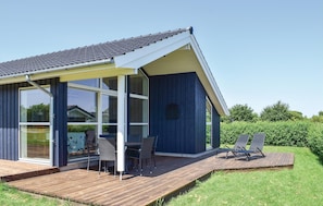 Outdoor dining - Nice home in Rudkøbing with kitchen (Rudkøbing)