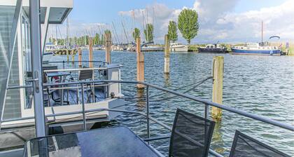 Cozy ship in Lelystad