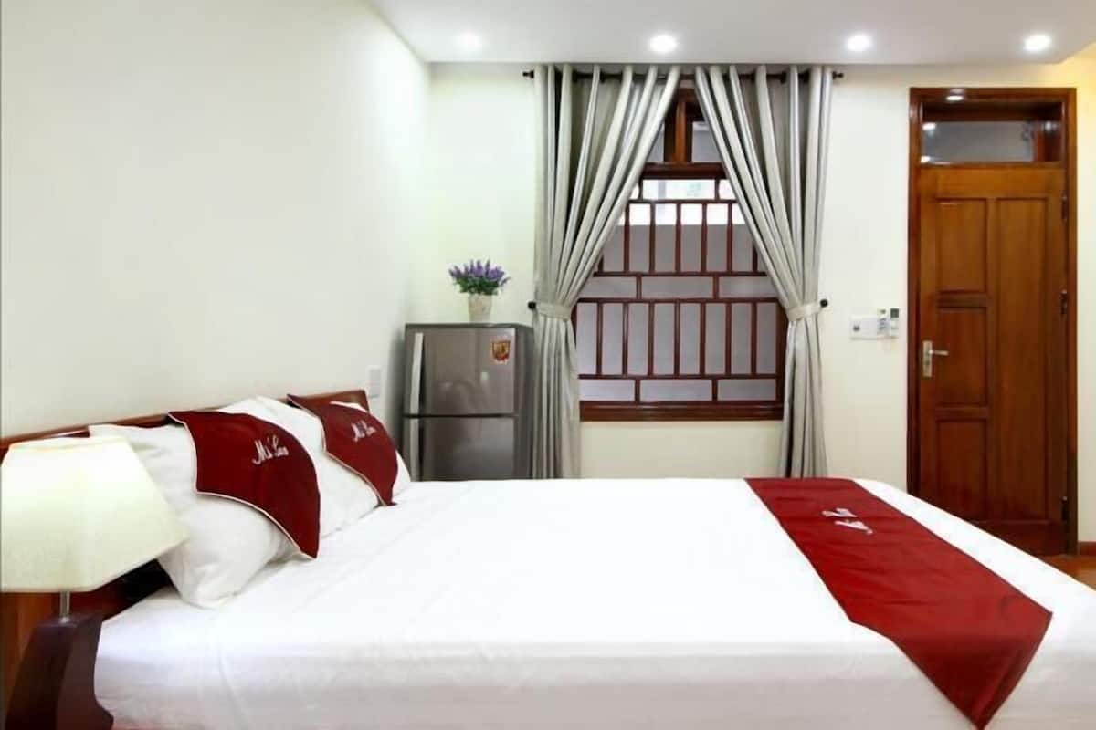 Superior Double Room | Minibar, desk, blackout drapes, soundproofing