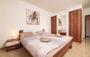 4 Schlafzimmer, Reisekinderbett, kostenloses WLAN, Bettwäsche