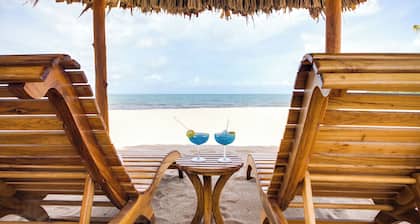 Luxuriöse Suite am Strand mit Poolbar