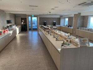 含每日吃到飽早餐