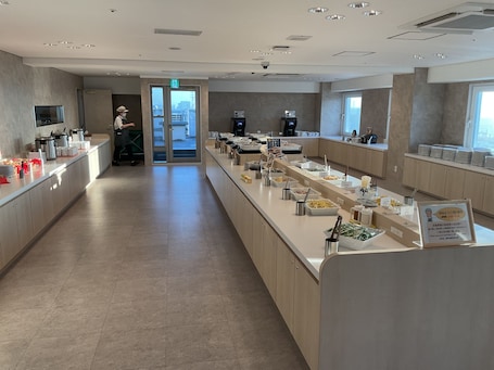 Café da manhã com buffet grátis todos os dias