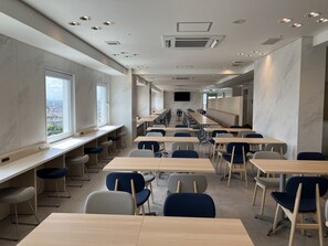 含每日吃到飽早餐