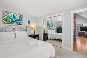 6 bedrooms, iron/ironing board, WiFi, bed sheets