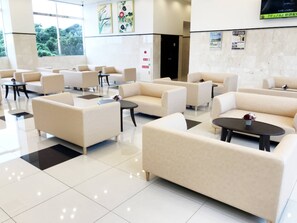 Lobby lounge - Toyoko Inn Tsushima Hitakatsu (Tsushima)