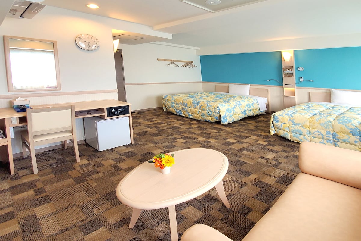 1 bedroom, desk, free wired internet, bed sheets