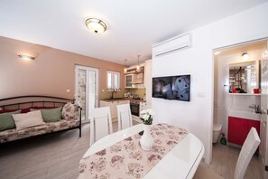 3 chambres, fer et planche à repasser, Wi-Fi, draps fournis