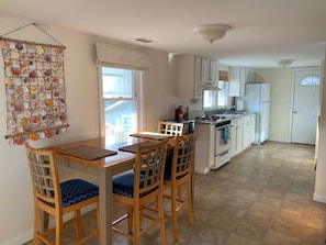Fridge, microwave, oven, stovetop - Clean/cozy, 2 bed room, 2 BLK to beach, huge Terrace, free parkings+4 pass (Seaside Heights)