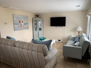 Smart TV - Clean/cozy, 2 bed room, 2 BLK to beach, huge Terrace, free parkings+4 pass (Seaside Heights)