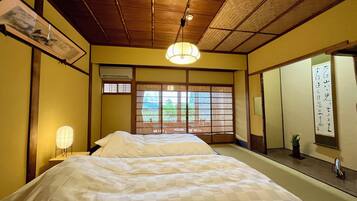 Standard Twin Room, 2 Twin Beds, Non Smoking, Sea View | Minibar, individually decorated, free WiFi, bed sheets