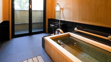 Minibar, decoración personalizada, wifi gratis y ropa de cama