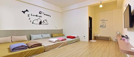 Phòng dành cho gia đình, nhiều giường, lanai | Minibar, bàn, giường gấp/giường phụ (phụ phí)