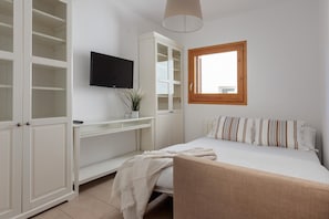 3 chambres, fer et planche à repasser, accès à Internet, literie fournie