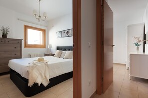 3 bedrooms, iron/ironing board, Internet, bed sheets