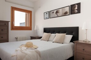 3 chambres, fer et planche à repasser, accès Internet, draps fournis