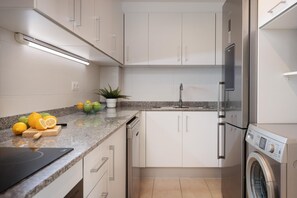 Réfrigérateur, micro-ondes, four, lave-vaisselle