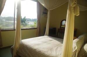 Standard Double Room, Balcony | Desk, blackout drapes, free WiFi, bed sheets - Hualien Nan Yang Feng Qing B&B (Ji'an)