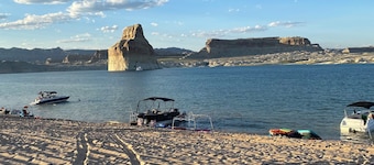 Traditional Navajo Hogan.  Cultural experience! Near all attractions.