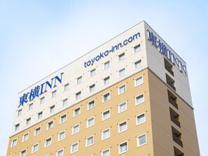 A multi-story building with the signage "TOYOKO INN" and "toyoko-inn.com" prominently displayed. - Toyoko Inn Misato-chuo Ekimae (Misato)