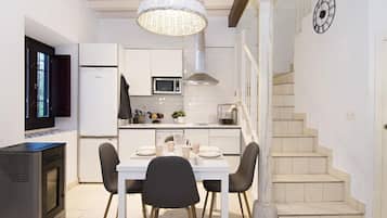 Fridge, microwave, dishwasher, coffee/tea maker
