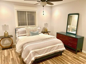 3 makuuhuonetta, silitysrauta/-lauta, ilmainen Wi-Fi, vuodevaatteet