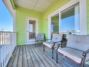 Terrace/patio - Sea Urchins, Unit 2. 5 BR. Beachview. The Beach, so close, for less! Pool. (Gulf Shores)