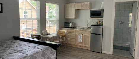 Fridge, microwave, oven, coffee/tea maker