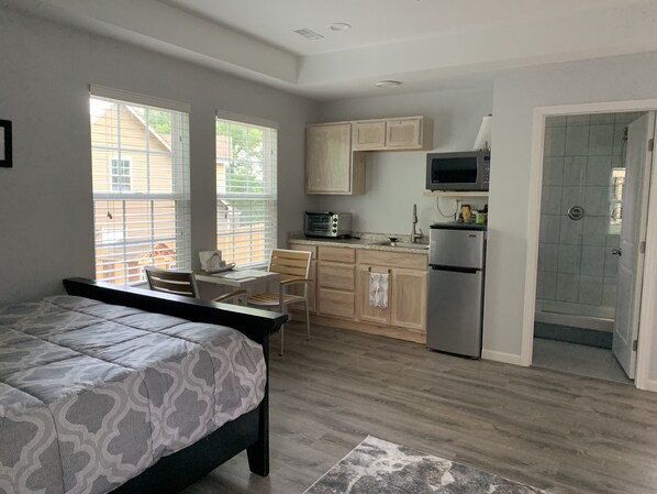 Fridge, microwave, oven, coffee/tea maker