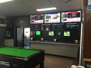 Games room - Goondi Hill Hotel (Goondi Hill)